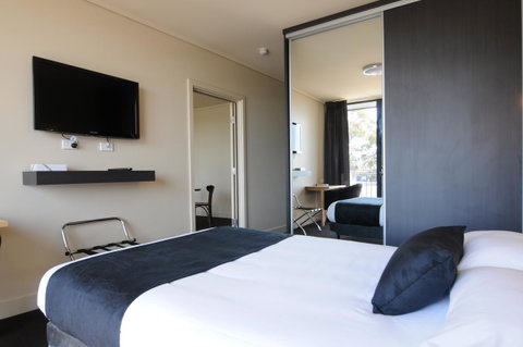Mansfield Park Hotel - Food Delivery Shop 1