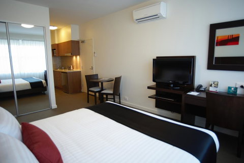 Quest Mawson Lakes - Food Delivery Shop 3