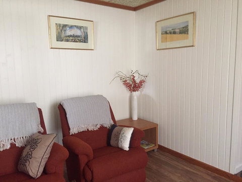 Kingscote Central - Food Delivery Shop 0