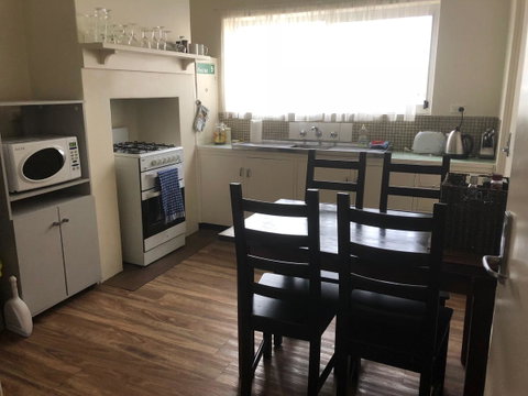 Kingscote Central - Food Delivery Shop 7
