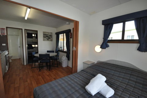 Beachside Holiday Park - Food Delivery Shop 11