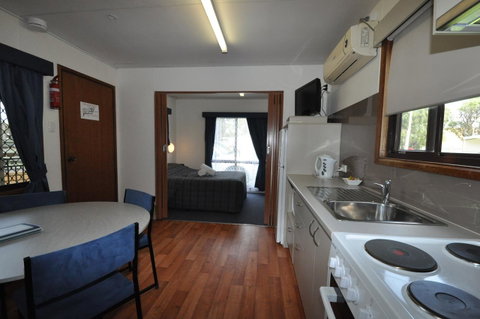 Beachside Holiday Park - Food Delivery Shop 13