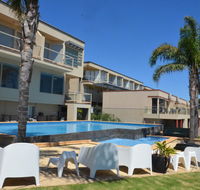 The Bluff Resort Apartments - Food Delivery Shop