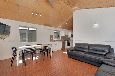 Moonta Bay Holiday Park - Pet Food Australia 20