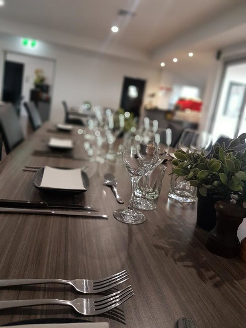 The Avenue Inn - Food Delivery Shop 5