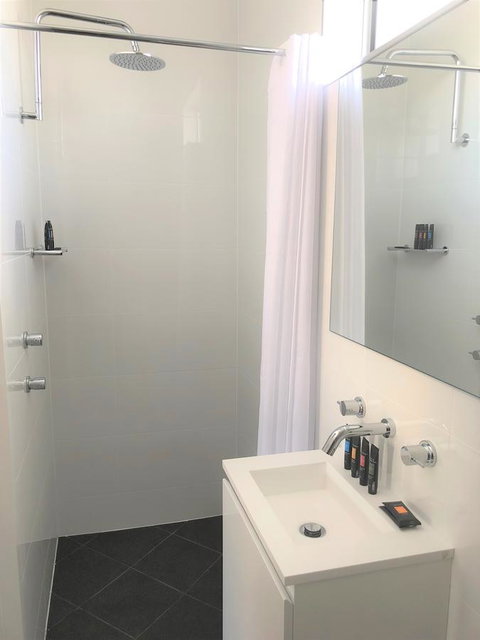 The Avenue Inn - Food Delivery Shop 10