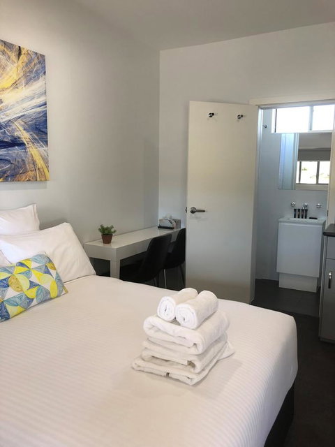 The Avenue Inn - Food Delivery Shop 25