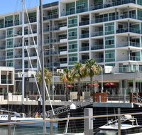 Breakwater Apartment - Food Delivery Shop