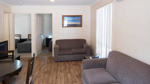 Wallaroo Holiday Park - Food Delivery Shop 28