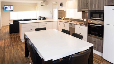 Wallaroo Holiday Park - Food Delivery Shop 15