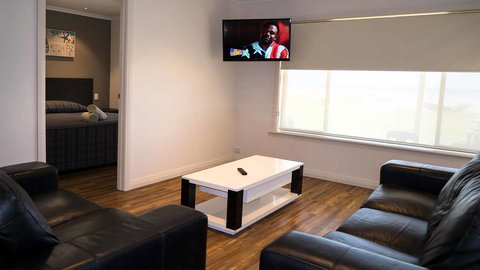 Wallaroo Holiday Park - Food Delivery Shop 31