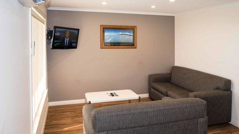 Wallaroo Holiday Park - Food Delivery Shop 23