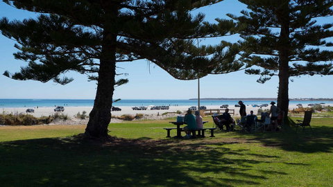 Wallaroo Holiday Park - Food Delivery Shop 14