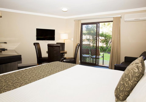 Lincoln Downs Resort Batemans Bay - Food Delivery Shop 33