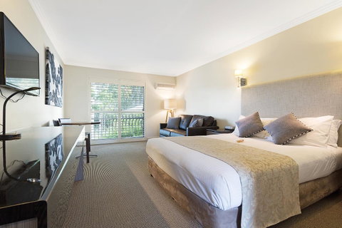 Lincoln Downs Resort Batemans Bay - Food Delivery Shop 2