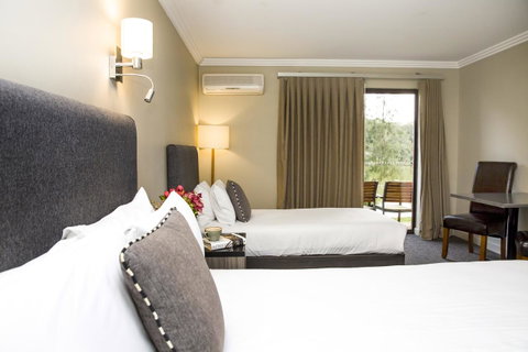 Lincoln Downs Resort Batemans Bay - Food Delivery Shop 6