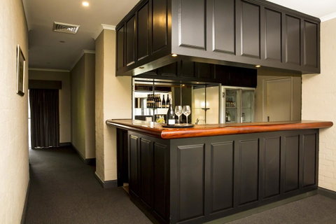 Lincoln Downs Resort Batemans Bay - Food Delivery Shop 43