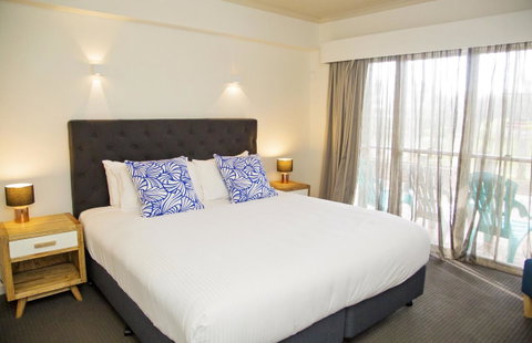 Lincoln Downs Resort Batemans Bay - Food Delivery Shop 41