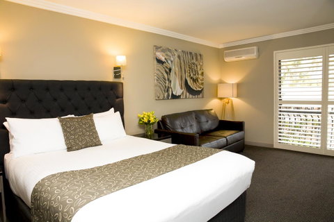 Lincoln Downs Resort Batemans Bay - Food Delivery Shop 15