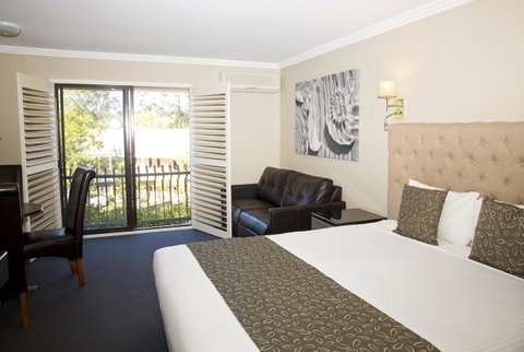 Lincoln Downs Resort Batemans Bay - Food Delivery Shop 32