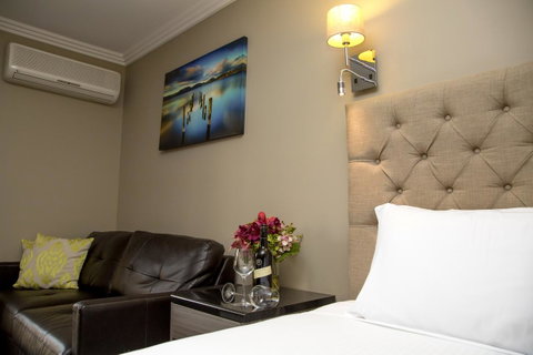 Lincoln Downs Resort Batemans Bay - Food Delivery Shop 18