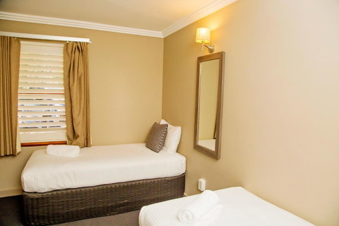 Lincoln Downs Resort Batemans Bay - Food Delivery Shop 35