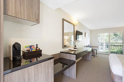 Lincoln Downs Resort Batemans Bay - Food Delivery Shop 3
