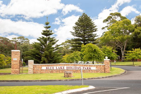 Blue Lake Holiday Park - Food Delivery Shop 0