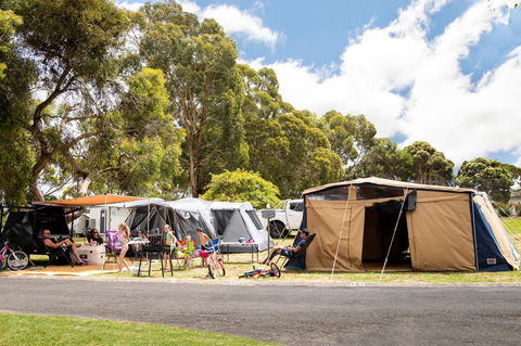 Blue Lake Holiday Park - Food Delivery Shop 9