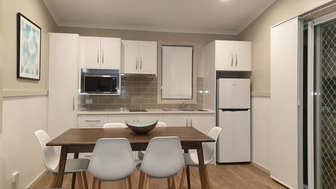 NRMA Victor Harbor Beachfront Holiday Park - Food Delivery Shop 9