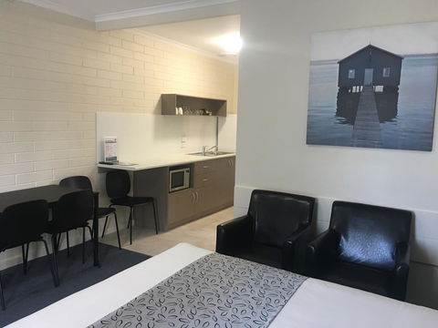 Victor Harbor City Inn - Food Delivery Shop 12