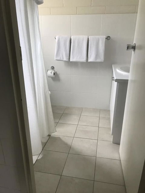 Victor Harbor City Inn - Food Delivery Shop 1