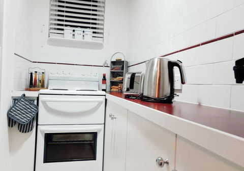 Court House - Studio - Food Delivery Shop 2