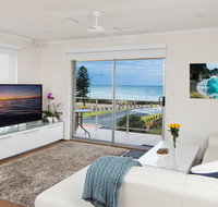 Stylish 3 Bedroom Beachview Apartment - Food Delivery Shop