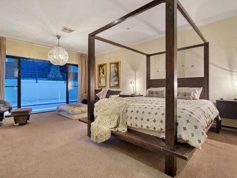 City-Barossa Gateway - Food Delivery Shop 0