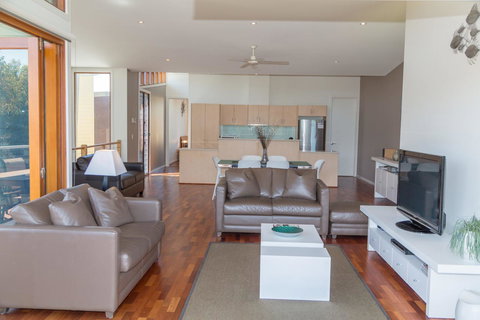 South Shores Villa 52 - Food Delivery Shop 22