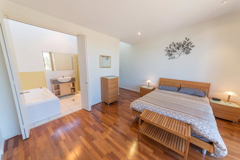 South Shores Villa 52 - Food Delivery Shop 17