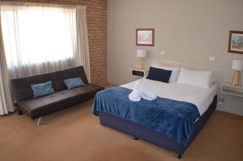 Deer Park Motor Inn Armidale - Food Delivery Shop 8