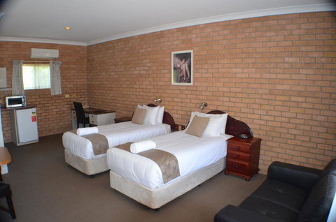 Deer Park Motor Inn Armidale - Food Delivery Shop 3