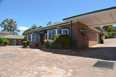 Deer Park Motor Inn Armidale - Food Delivery Shop 27