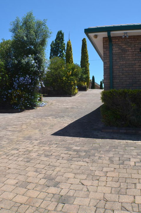 Deer Park Motor Inn Armidale - Food Delivery Shop 33