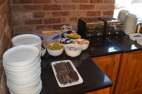 Deer Park Motor Inn Armidale - Food Delivery Shop 15