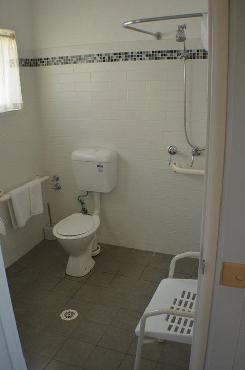 Deer Park Motor Inn Armidale - Food Delivery Shop 36