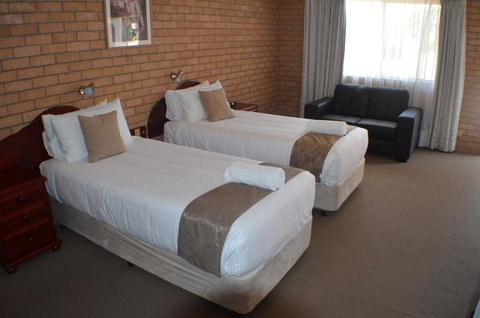 Deer Park Motor Inn Armidale - Food Delivery Shop 4
