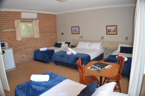 Deer Park Motor Inn Armidale - Food Delivery Shop 9