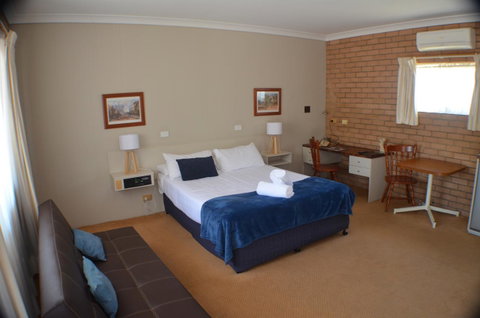 Deer Park Motor Inn Armidale - Food Delivery Shop 7
