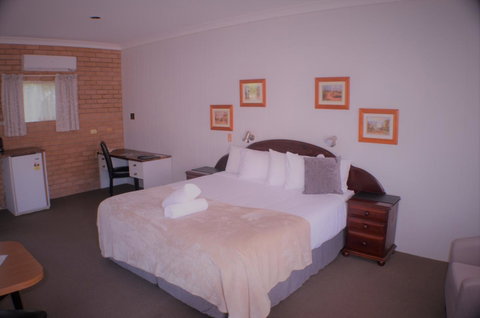 Deer Park Motor Inn Armidale - Food Delivery Shop 12
