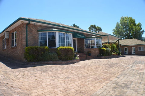 Deer Park Motor Inn Armidale - Food Delivery Shop 32