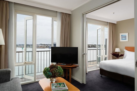 Rydges Newcastle - Food Delivery Shop 13