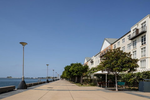 Rydges Newcastle - Food Delivery Shop 4
